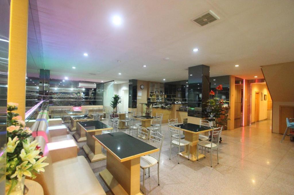 Lovina Inn Penuin Nagoya Esterno foto
