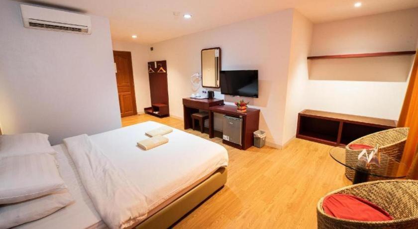 Lovina Inn Penuin Nagoya Esterno foto