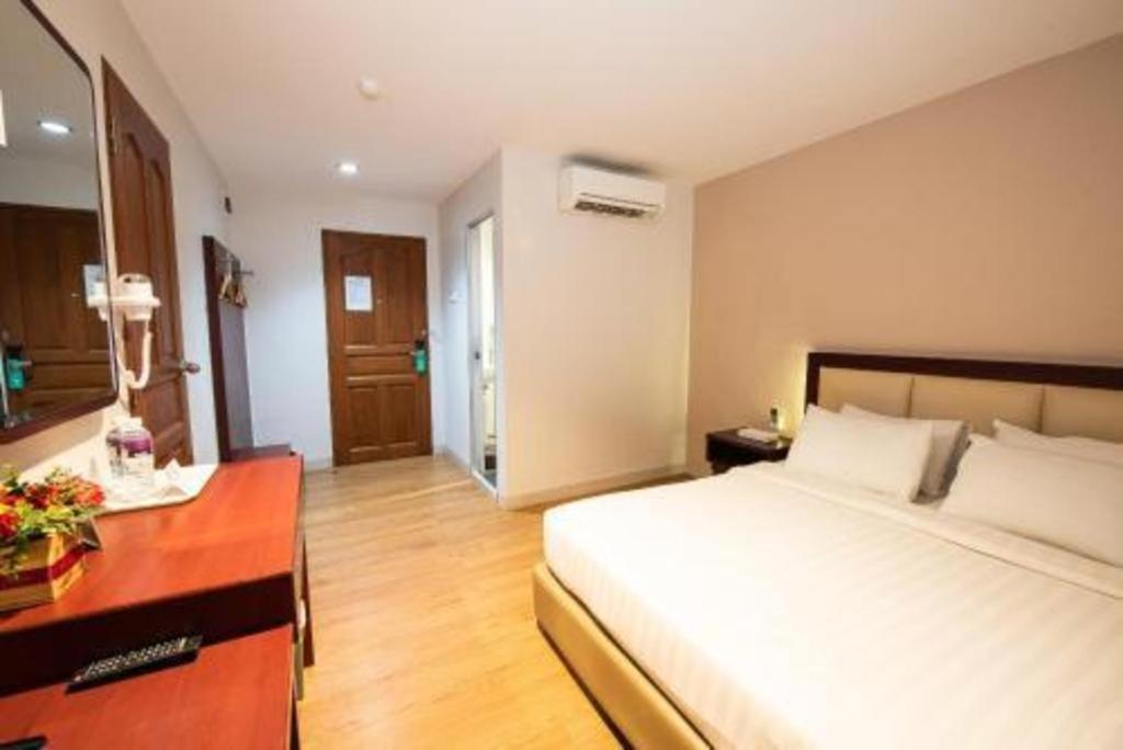 Lovina Inn Penuin Nagoya Esterno foto
