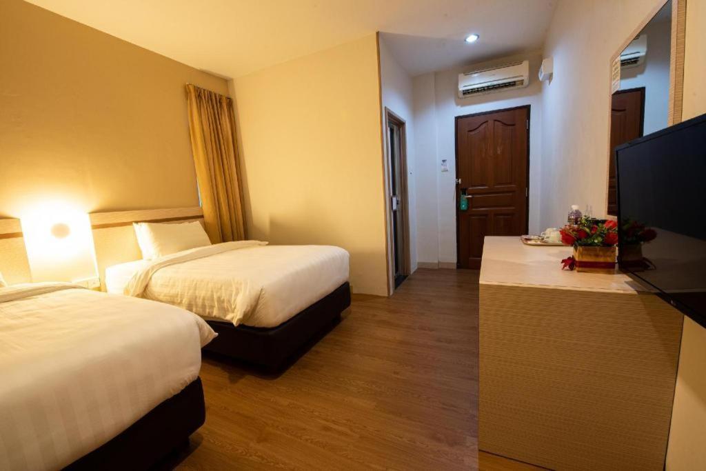 Lovina Inn Penuin Nagoya Esterno foto