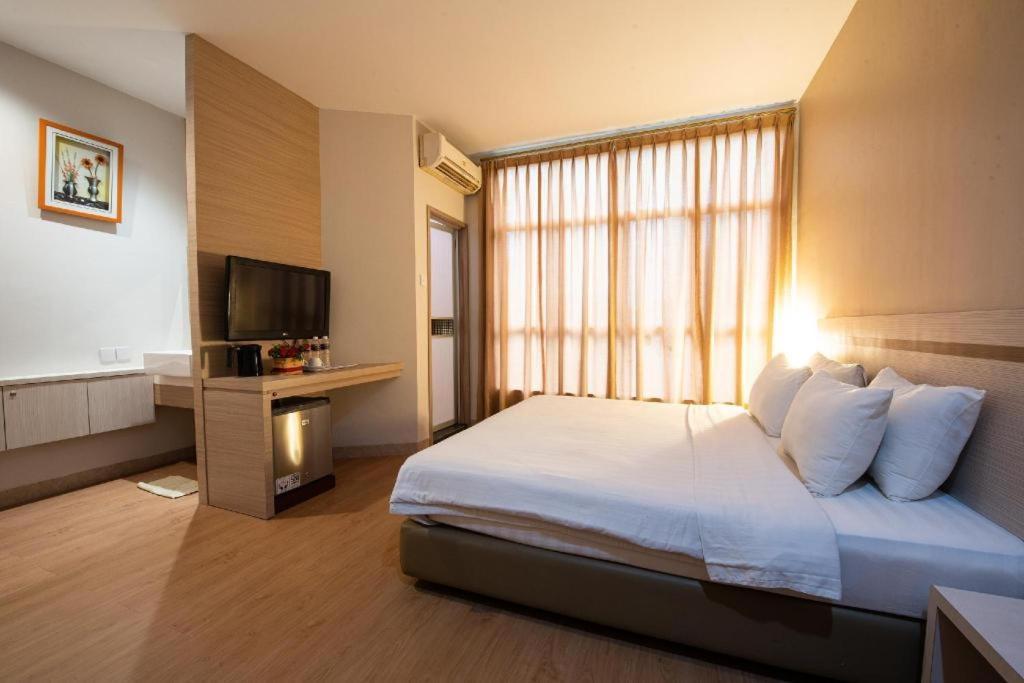 Lovina Inn Penuin Nagoya Esterno foto
