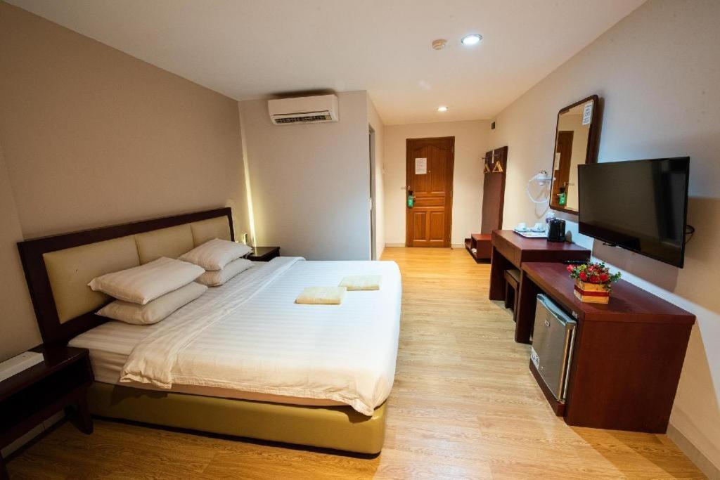 Lovina Inn Penuin Nagoya Esterno foto