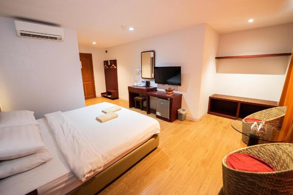 Lovina Inn Penuin Nagoya Esterno foto