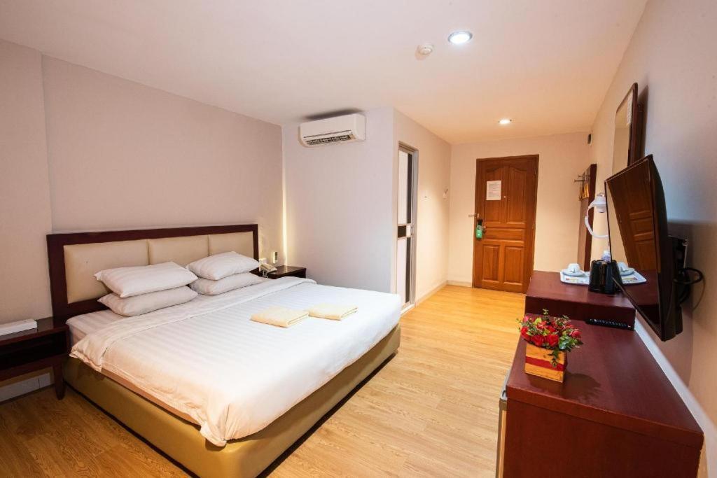 Lovina Inn Penuin Nagoya Esterno foto